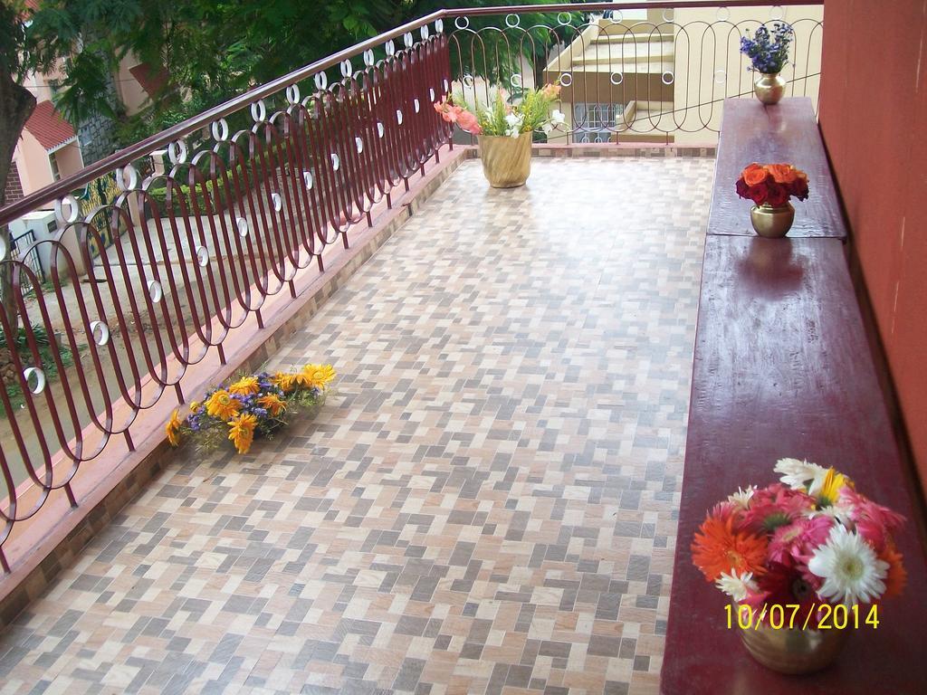 Red House Yoga Center Apartment Mysore Exterior foto